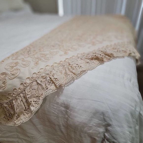 Battenberg on heavy cotton lace throw triangle shawl bed cover - Picture 8 of 10